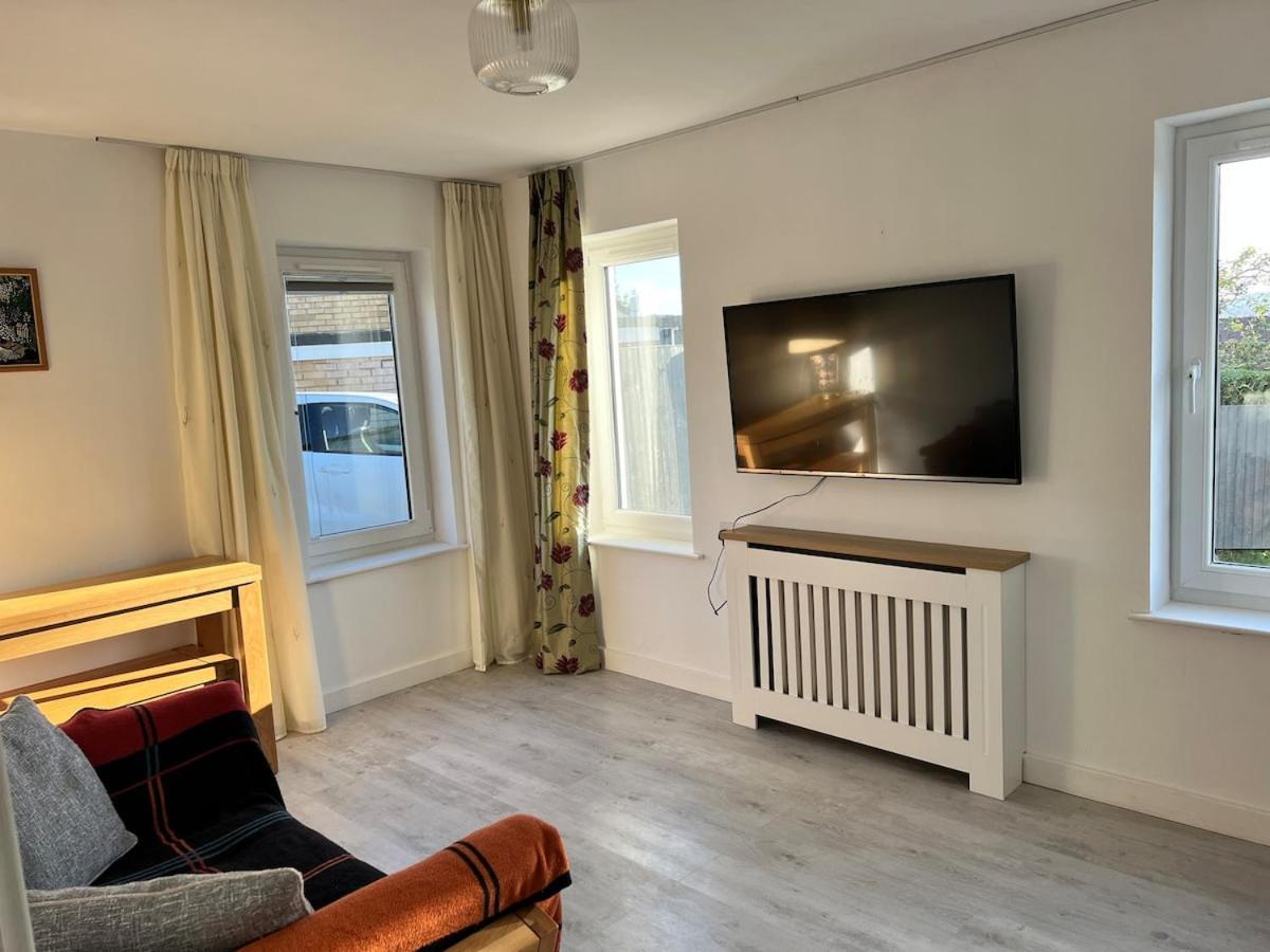 Self-Contained Ground Level Cottage With Hill View Apartment Edinburgh